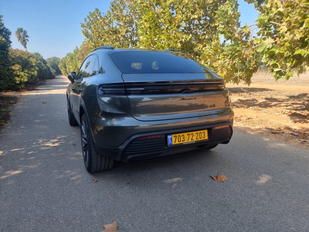 porsche macan 4